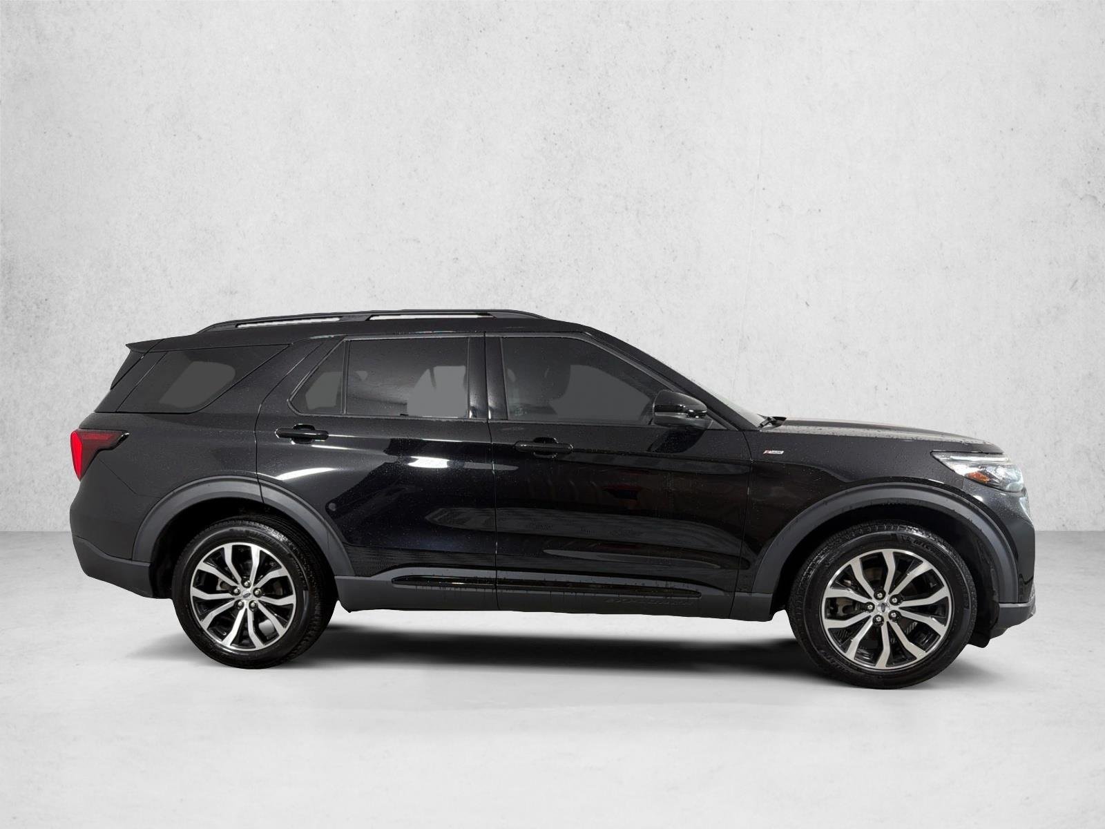 Used 2025 Agate Black Metallic Ford ST-Line image 3