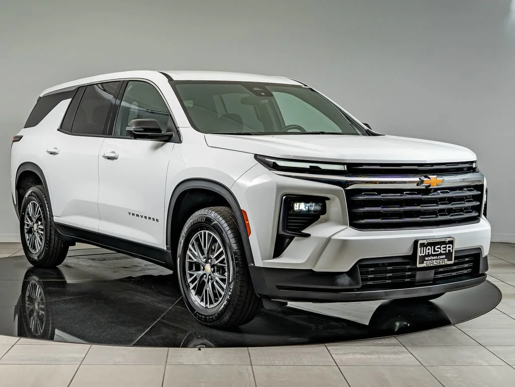Used 2024 Summit White Chevrolet LS image 3