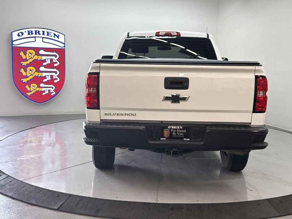 Used 2018 Summit White Chevrolet WT image 11