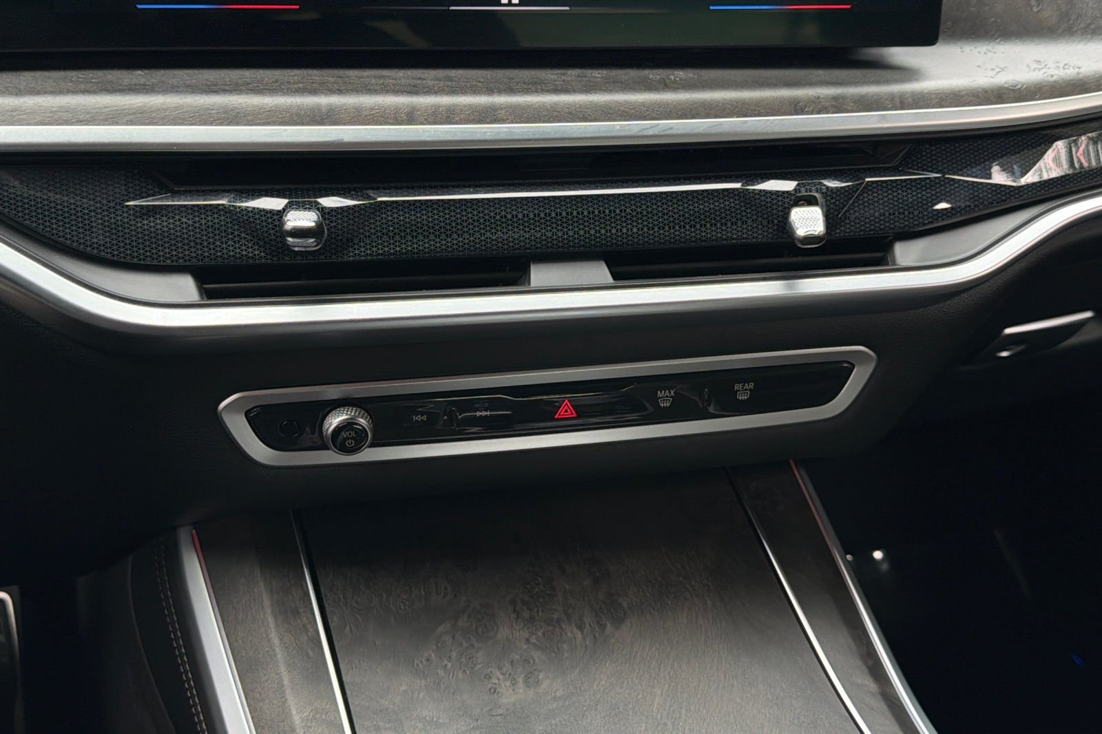 Used 2024 Gray BMW sDrive40i image 19