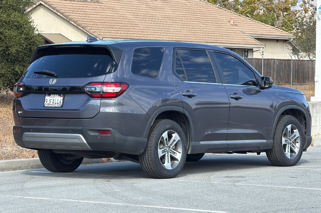 Used 2023 Modern Steel Metallic Honda EX-L image 3