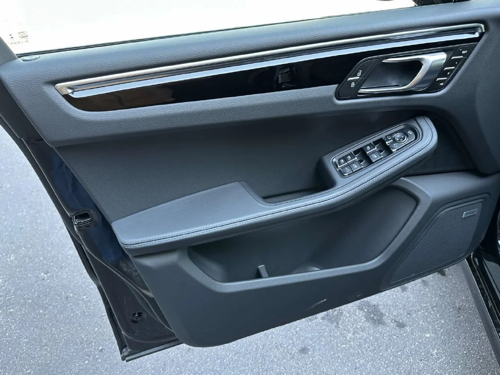 New 2026 Black Porsche T image 18