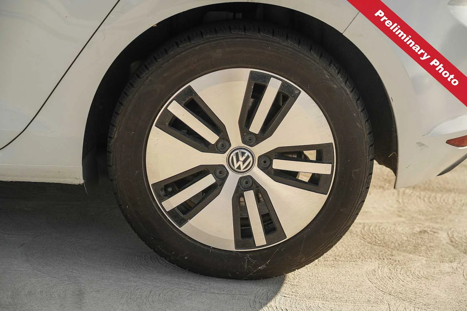 Used 2016 White Volkswagen SE image 11