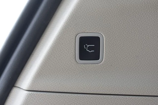 Used 2024 Silver Chrysler Touring L image 19