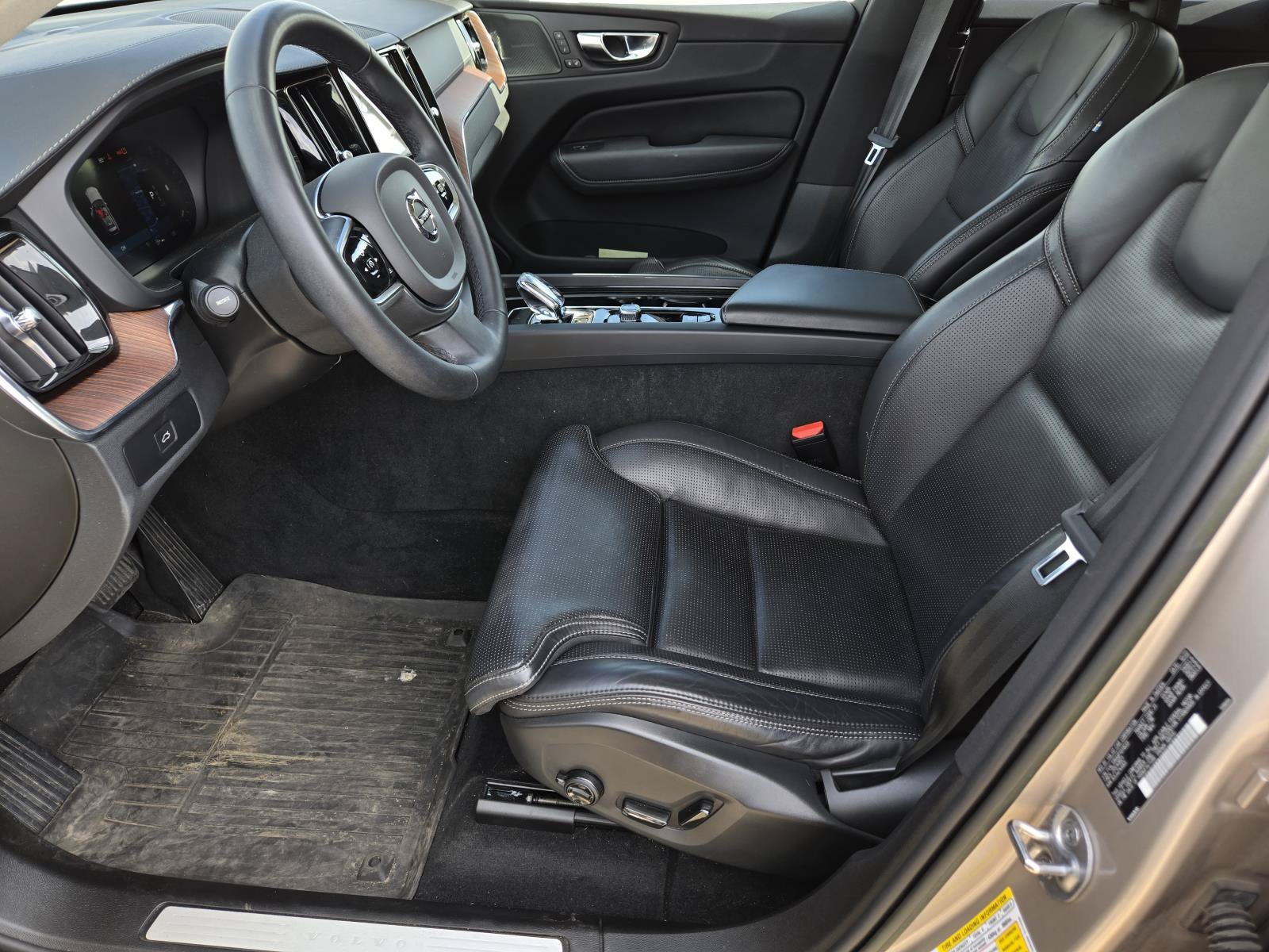 Used 2023 Silver Dawn Metallic Volvo Ultimate Bright Theme image 19