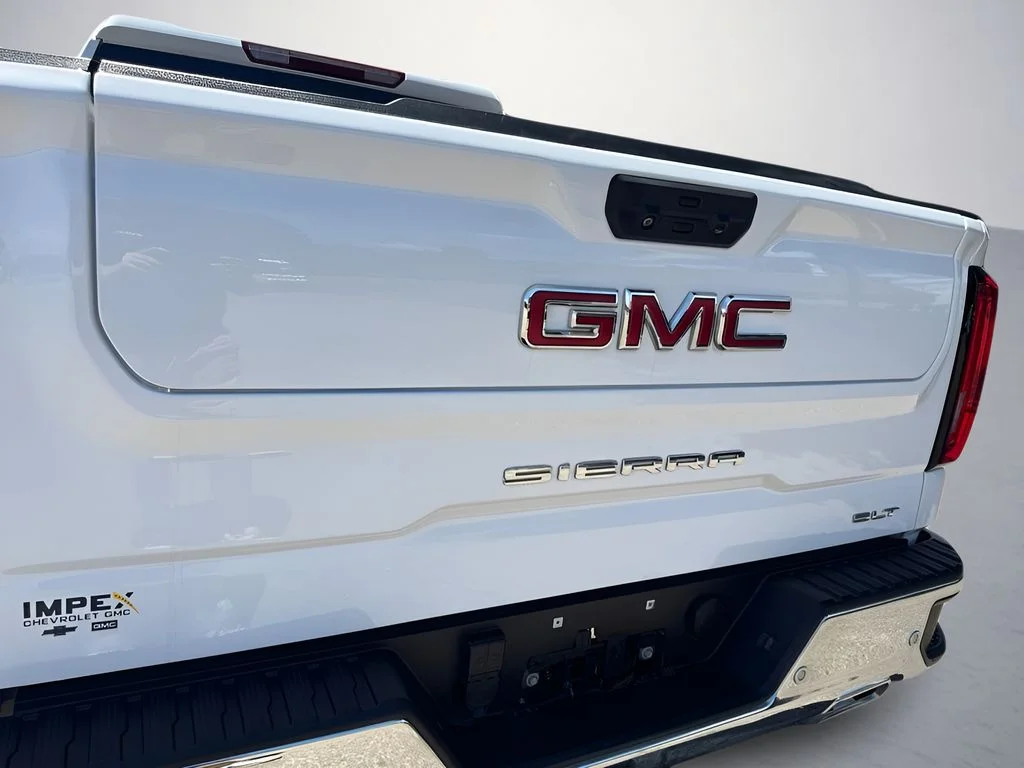 Used 2023 White GMC SLT image 34