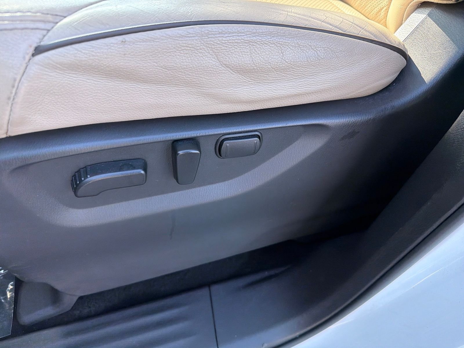 Certified Used 2023 White Nissan SL image 28