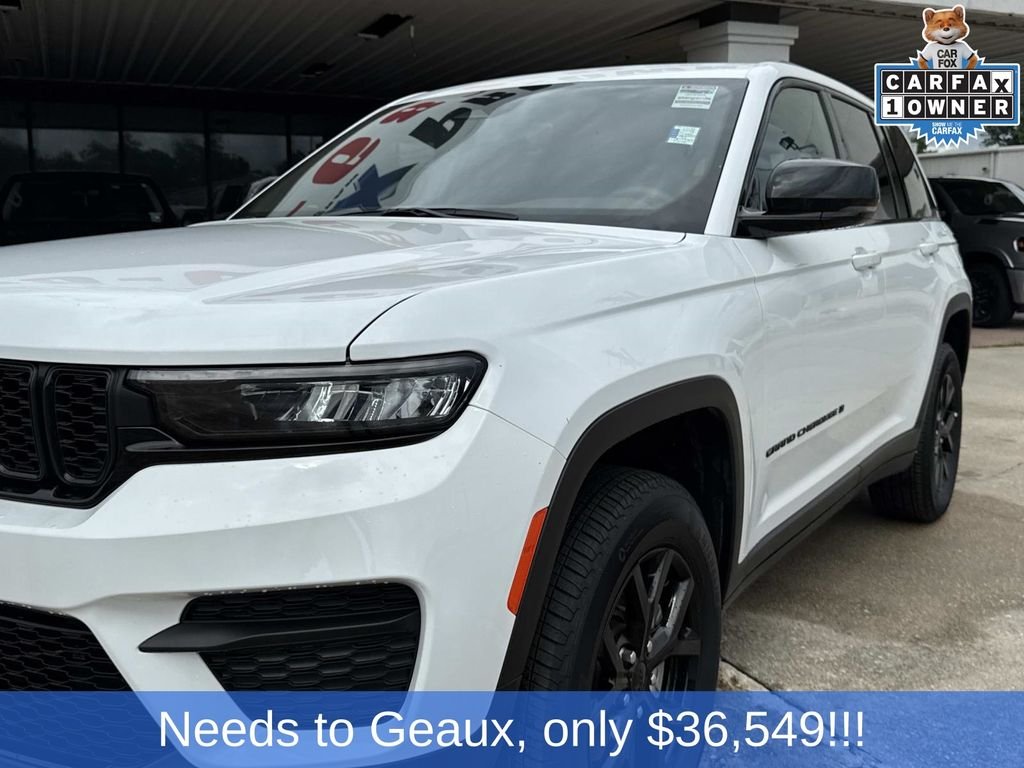 Used 2025 White Jeep Altitude image 7