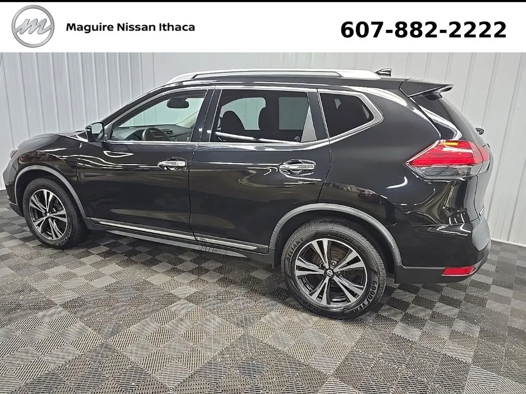 Used 2017 Black Nissan SL image 5