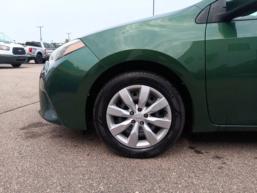 Used 2014 4Evergreen Mica Toyota LE image 12