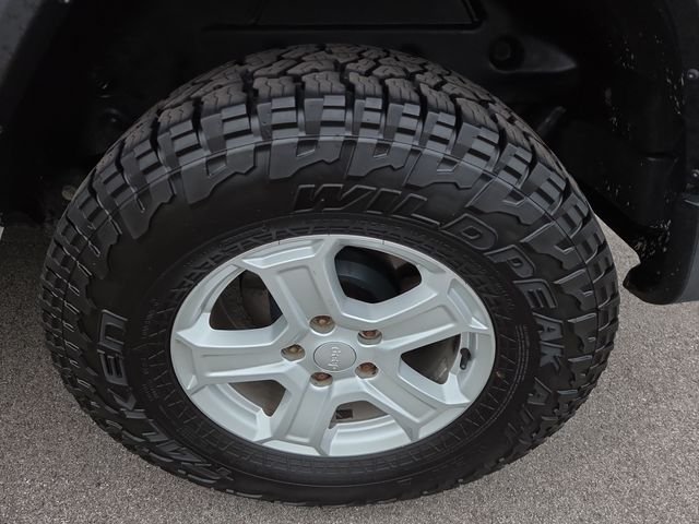 Used 2019 White Jeep Unlimited Sport S image 27