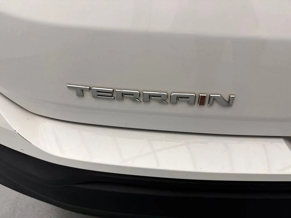 Used 2020 Summit White GMC SLE image 11