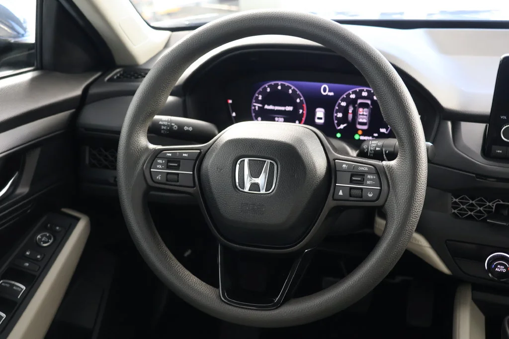 Used 2025 Meteorite Gray Metallic Honda LX image 10