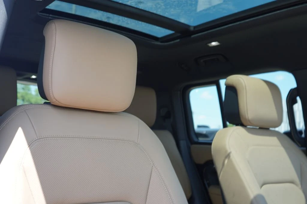 New 2026 Gray Land Rover S image 31