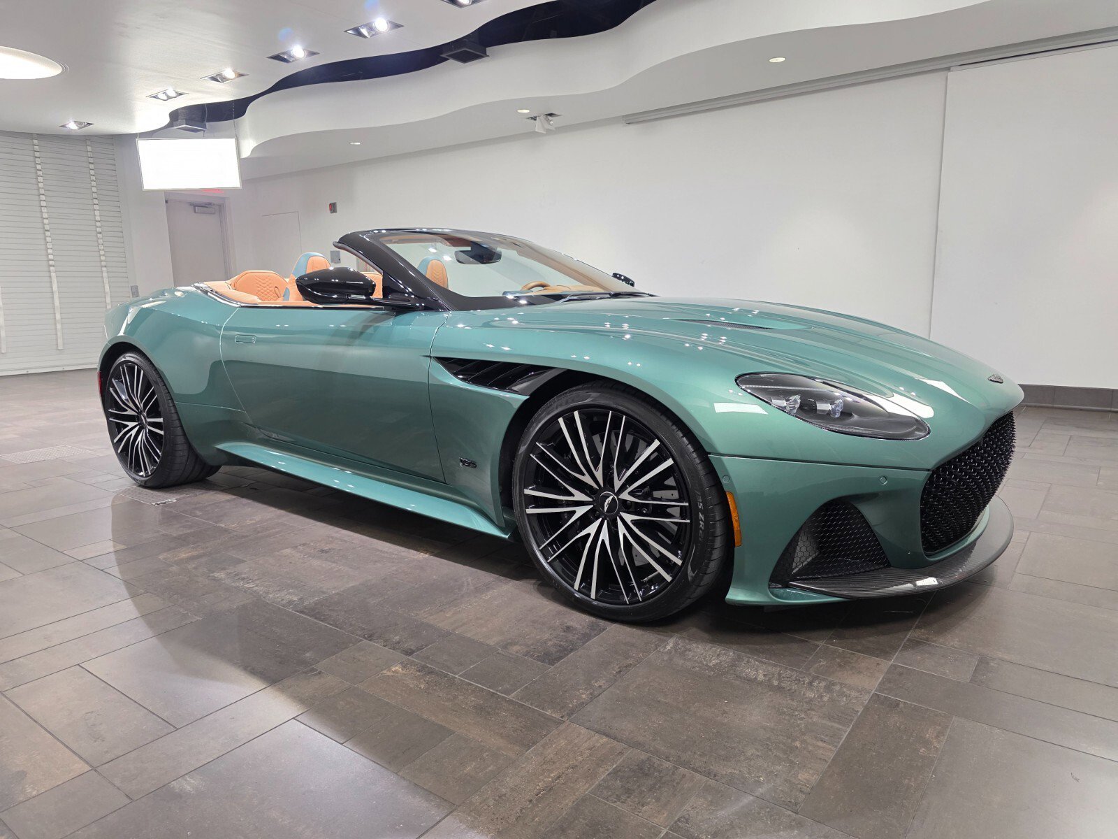 2023 Aston Martin DBS Base