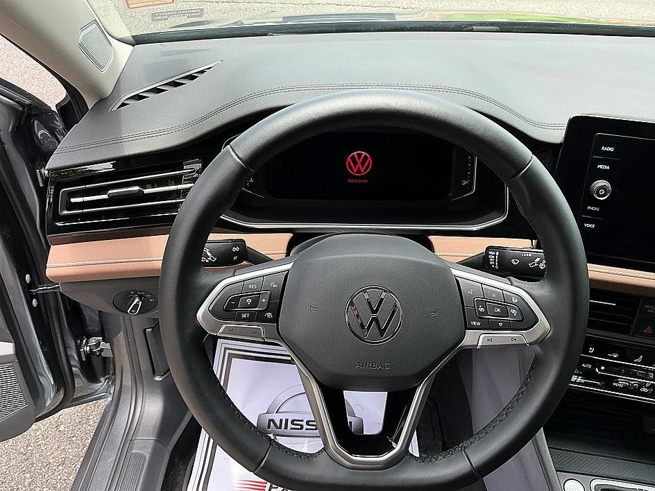 Used 2025 Platinum Gray Metallic Volkswagen SEL image 14