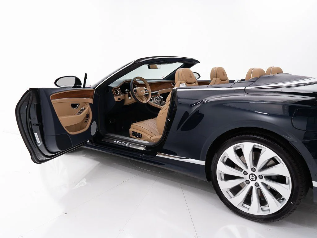 New 2026 Dark Sapphire Bentley  image 17