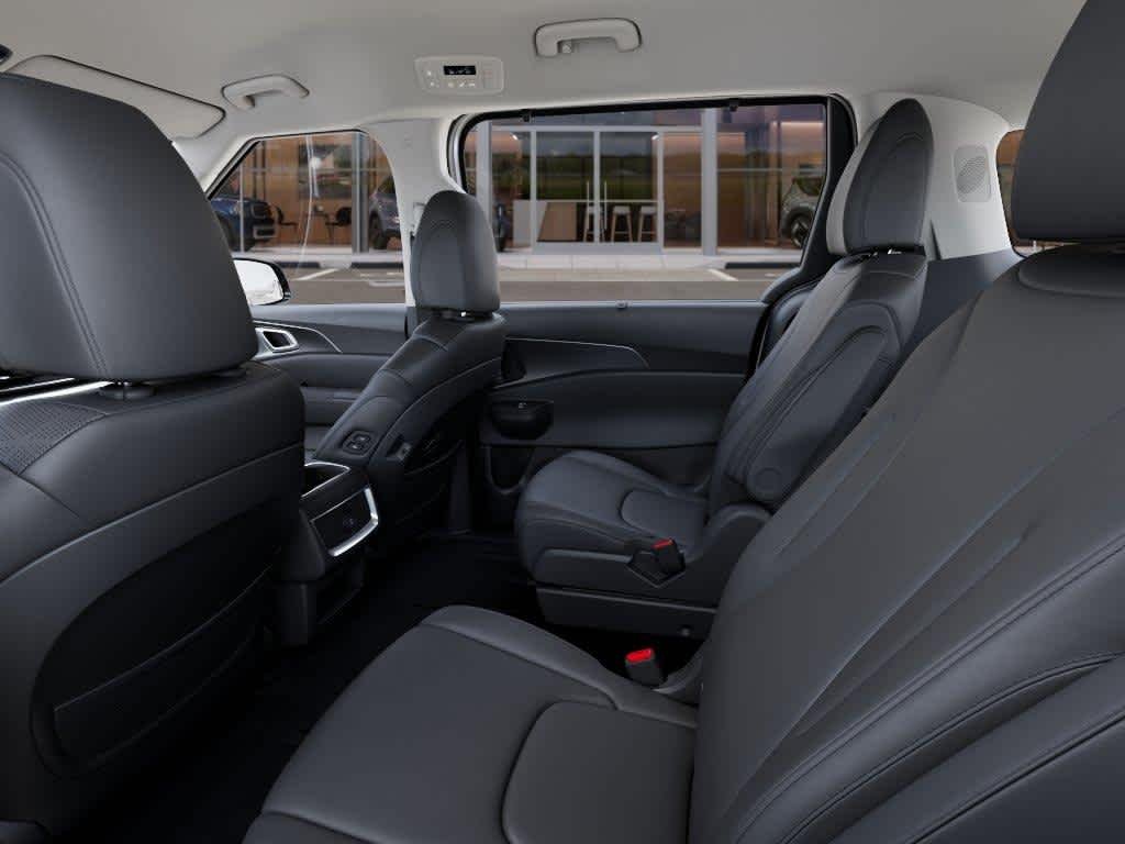 New 2027 Snow White Pearl Kia EX image 18
