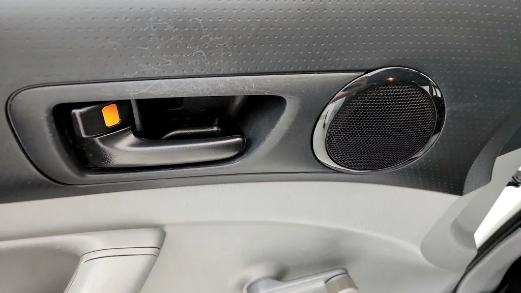 Used 2014 White Toyota Base image 20