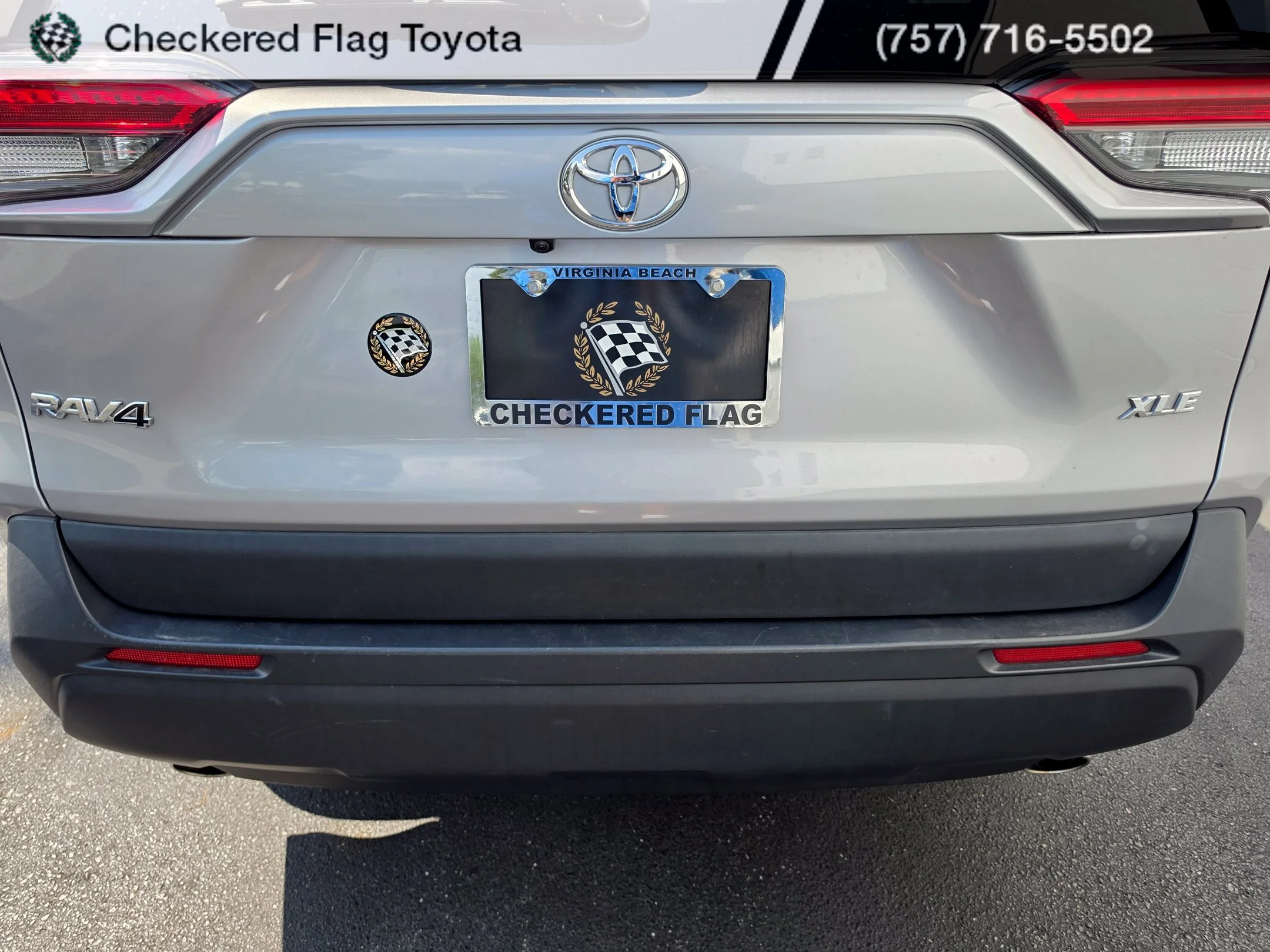 Used 2025 Silver Sky Metallic Toyota XLE image 13
