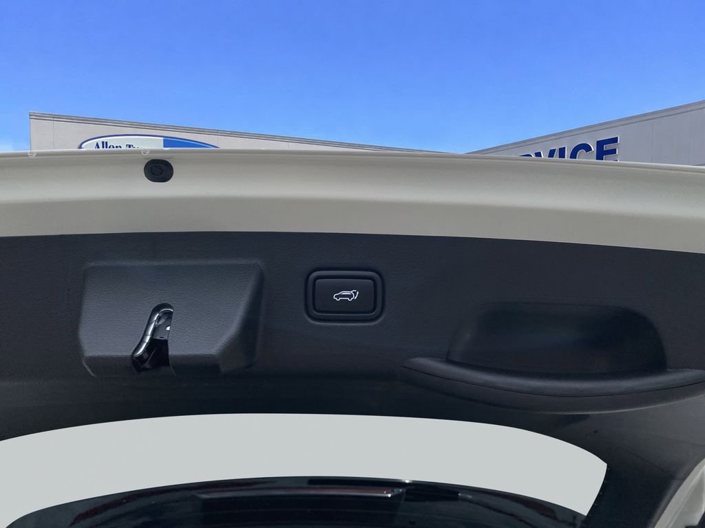 Used 2026 Clear White/Black Roof Kia SX image 30