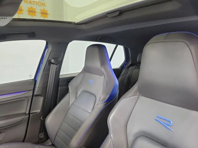 Used 2023  Volkswagen 2.0T image 10