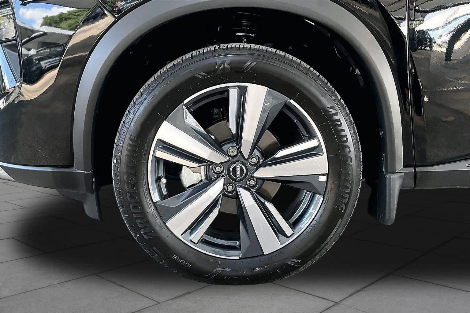 Used 2024 Super Black Nissan SL image 11