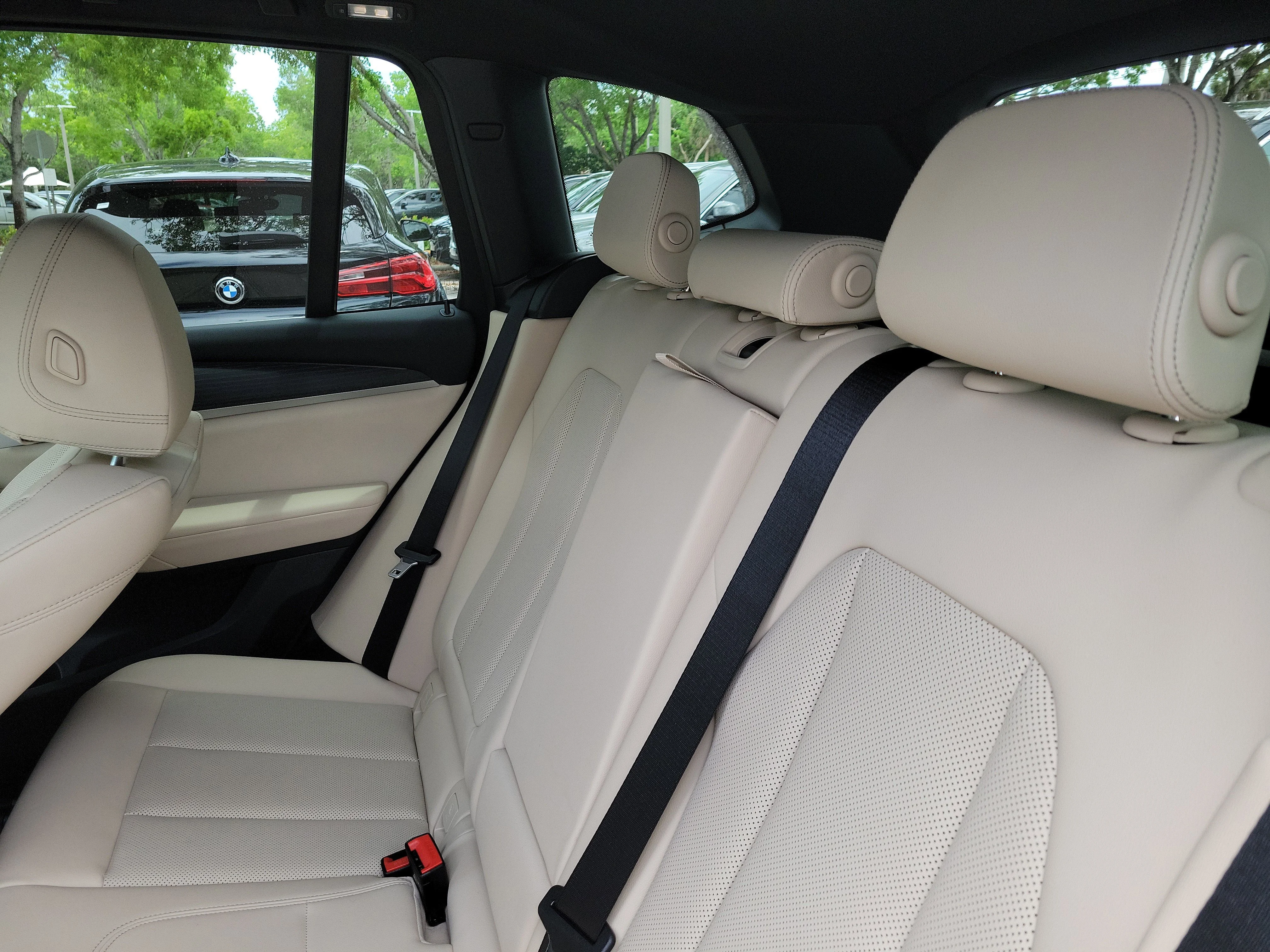 Used 2024 Aventurin Red Metallic BMW sDrive30i image 9