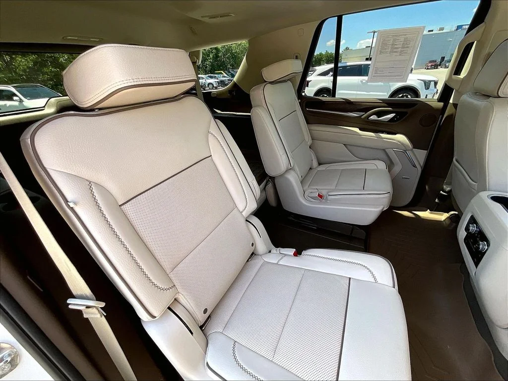Used 2022 White Frost Tricoat GMC Denali image 15