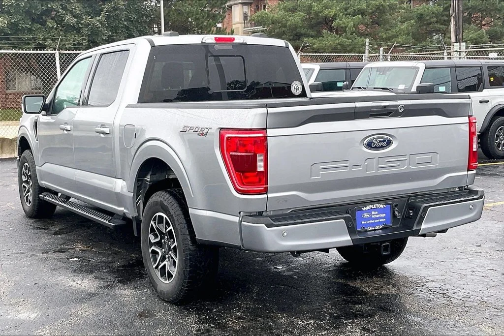 Used 2023 Silver Ford XLT image 10