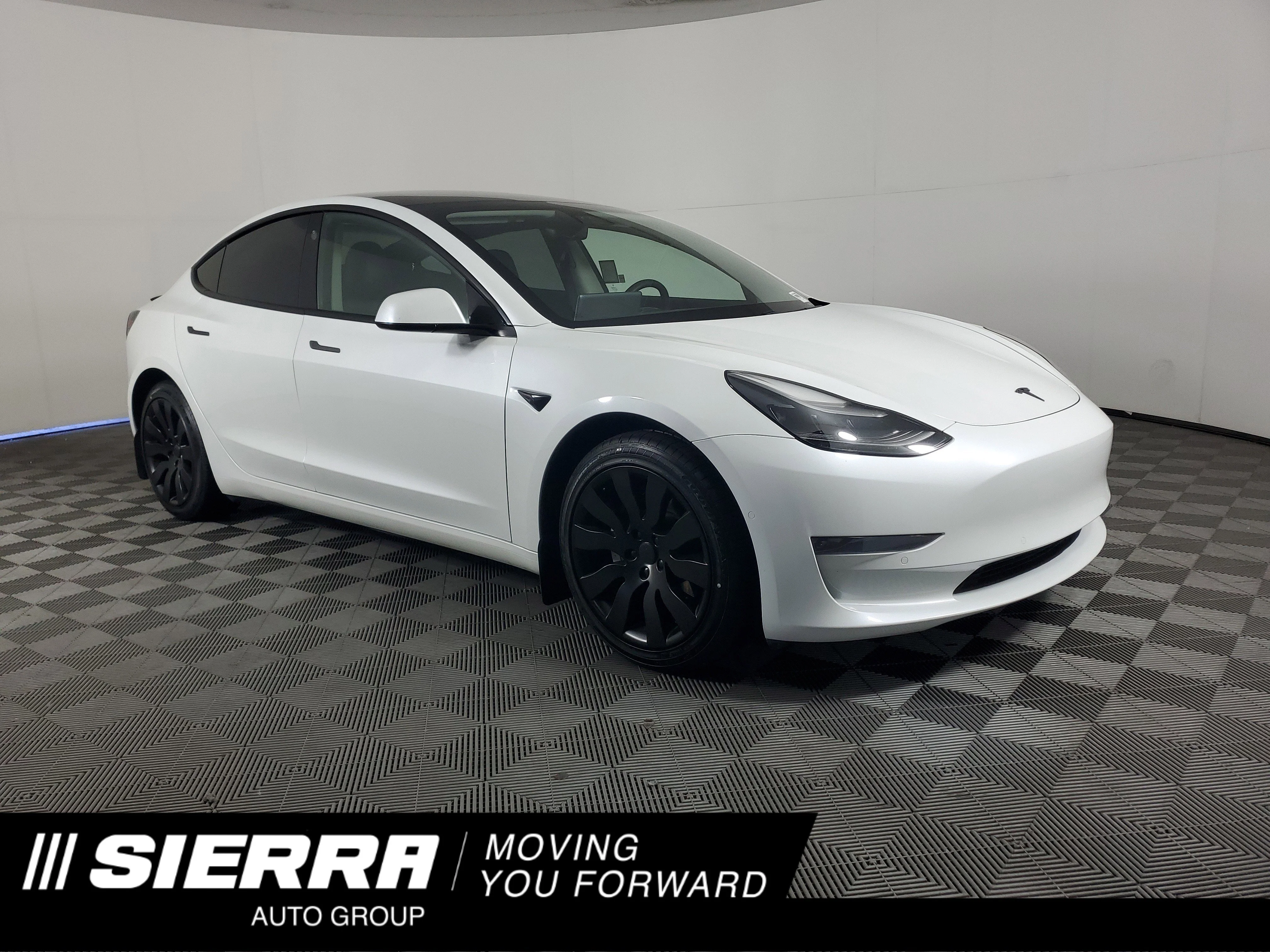 2021 Tesla Model 3 Standard Range Plus's photo