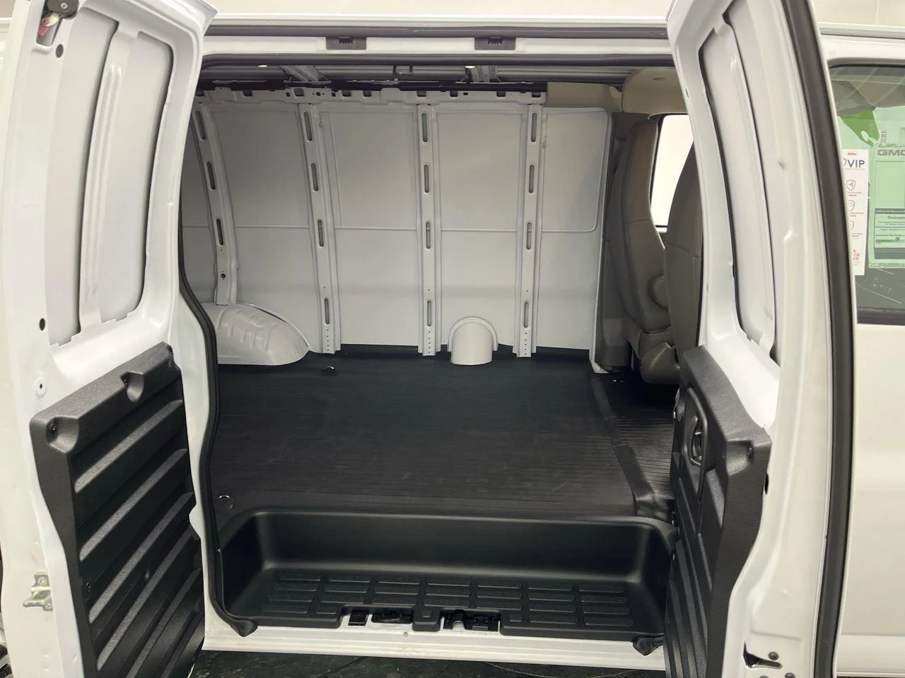 2025 GMC Savana Cargo Work Van - Photo 6