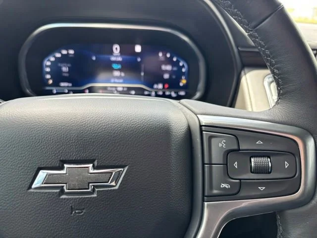 Used 2022 Black Chevrolet Z71 image 29