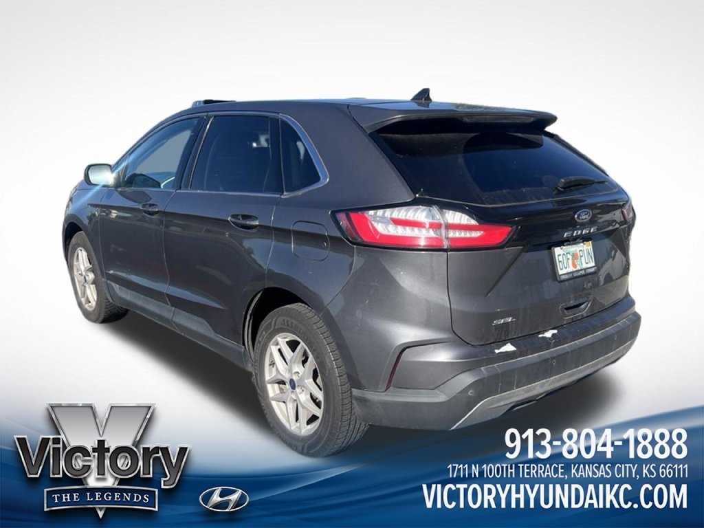 Used 2021 Gray Ford SEL image 3