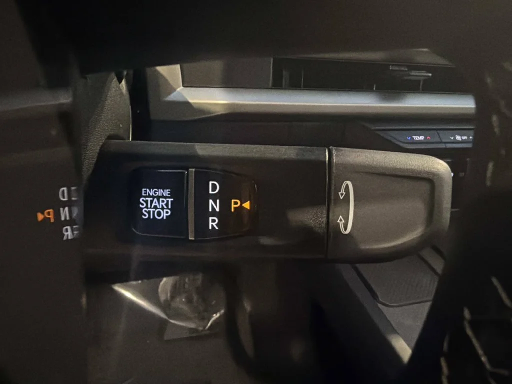 Used 2027 Black Kia S image 24