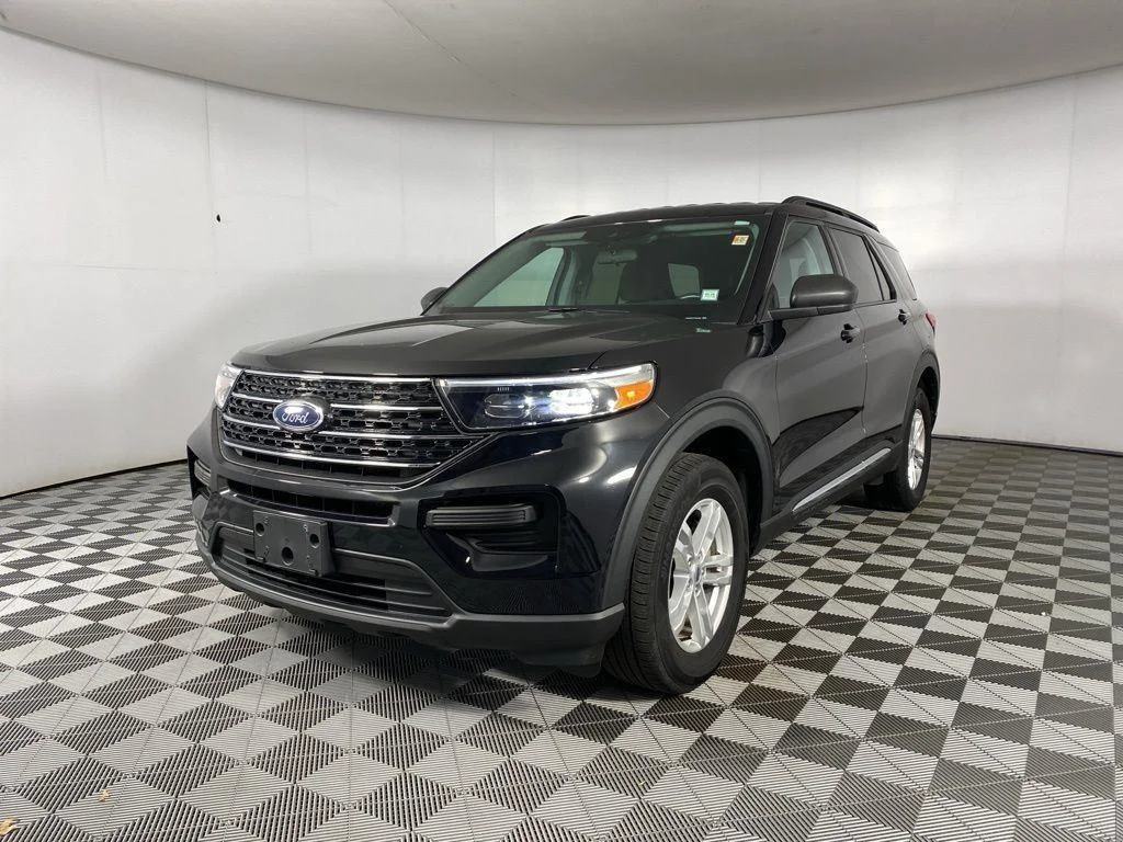 Used 2023 Black Metallic Ford XLT image 5