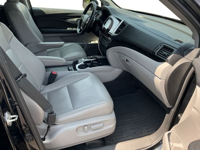 Used 2017 Black Honda Touring image 12