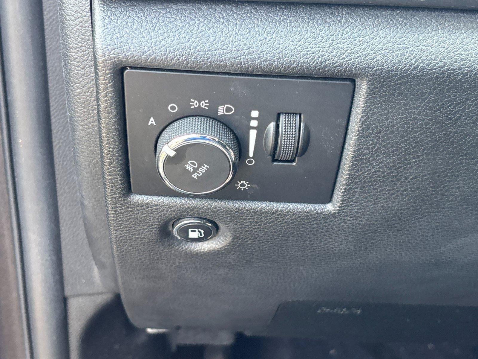 Used 2017 Granite Crystal Metallic Clearcoat Jeep Laredo image 17