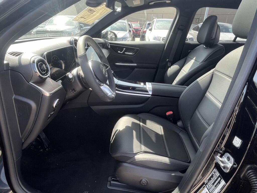 New 2026 2040/Black Mercedes-Benz GLC 300 image 17