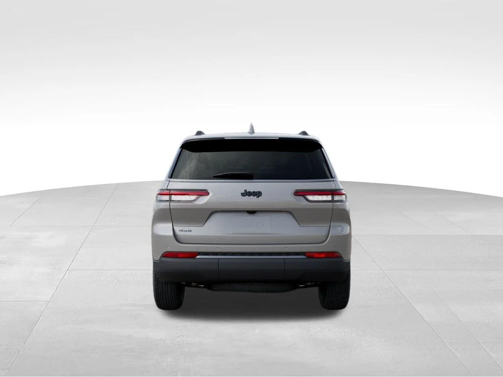 New 2026 Silver Zynith Exterior Paint Jeep Laredo image 7