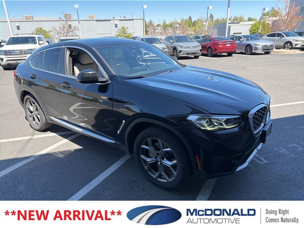 2022 BMW X4 xDrive30i's photo