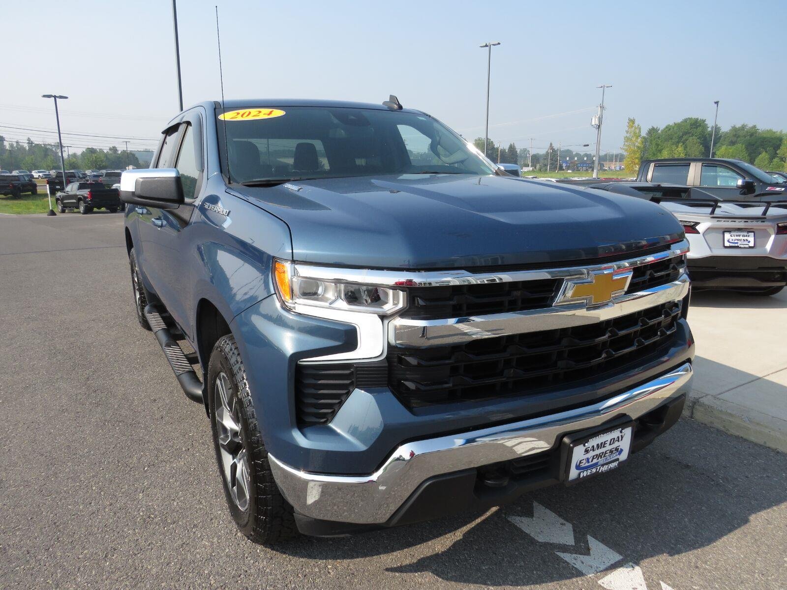 Used 2024 Lakeshore Blue Metallic Chevrolet LT image 4
