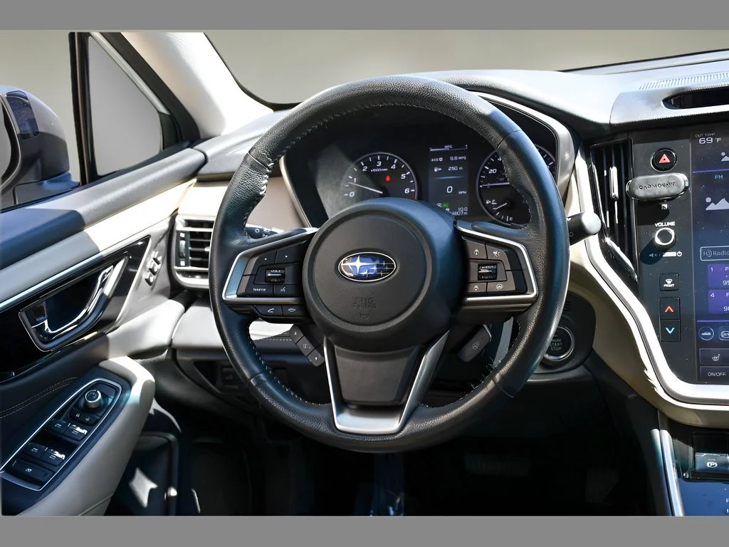 Used 2022 Crystal White Pearl Subaru Limited image 17