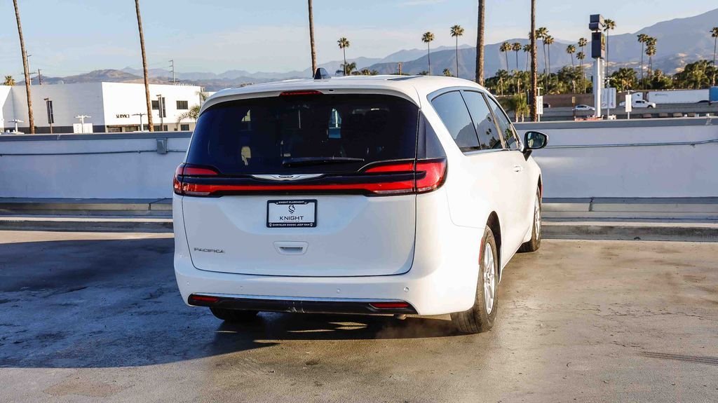 Used 2023 Bright White Clearcoat Chrysler Touring L image 9