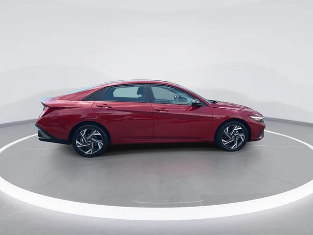Used 2025 Red Hyundai SEL Sport image 9