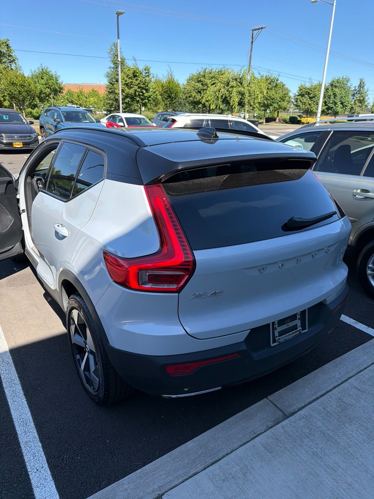 Used 2020 Silver Volvo R-Design image 4