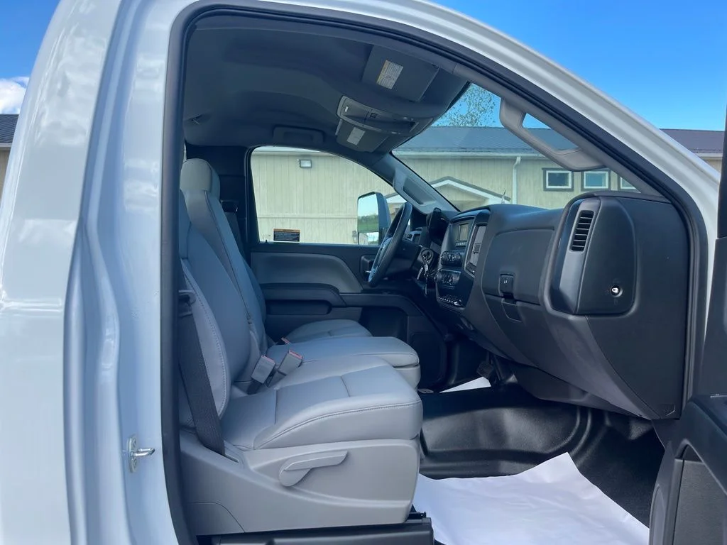 Used 2024 Summit White Chevrolet 1WT image 17