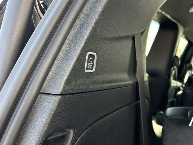 New 2027 Diamond Black Crystal Pearl-Coat Exterior Paint Chrysler Select image 13