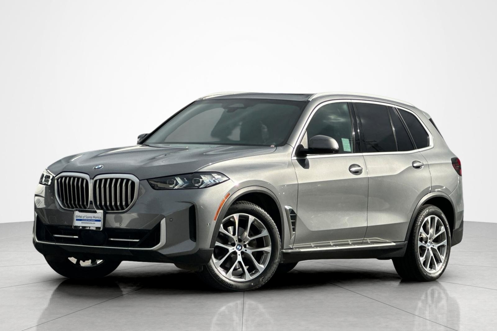 Used 2024 Skyscraper Grey Metallic BMW xDrive40i image 1