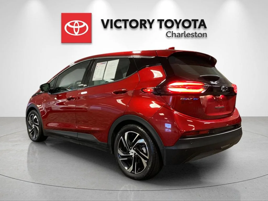 Used 2023 Red Chevrolet 2LT image 3